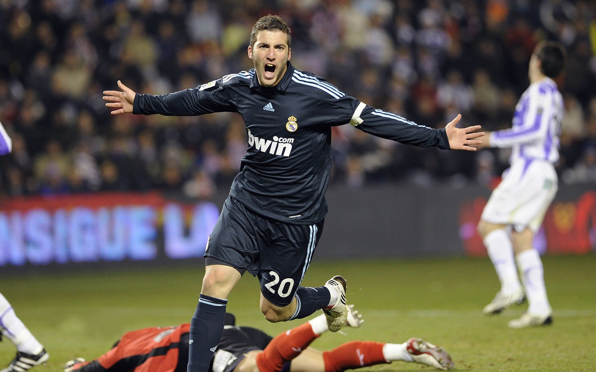 开云体育-帕尔默一锤定音！波兰绝境重生，他的冠军级表现改写命运