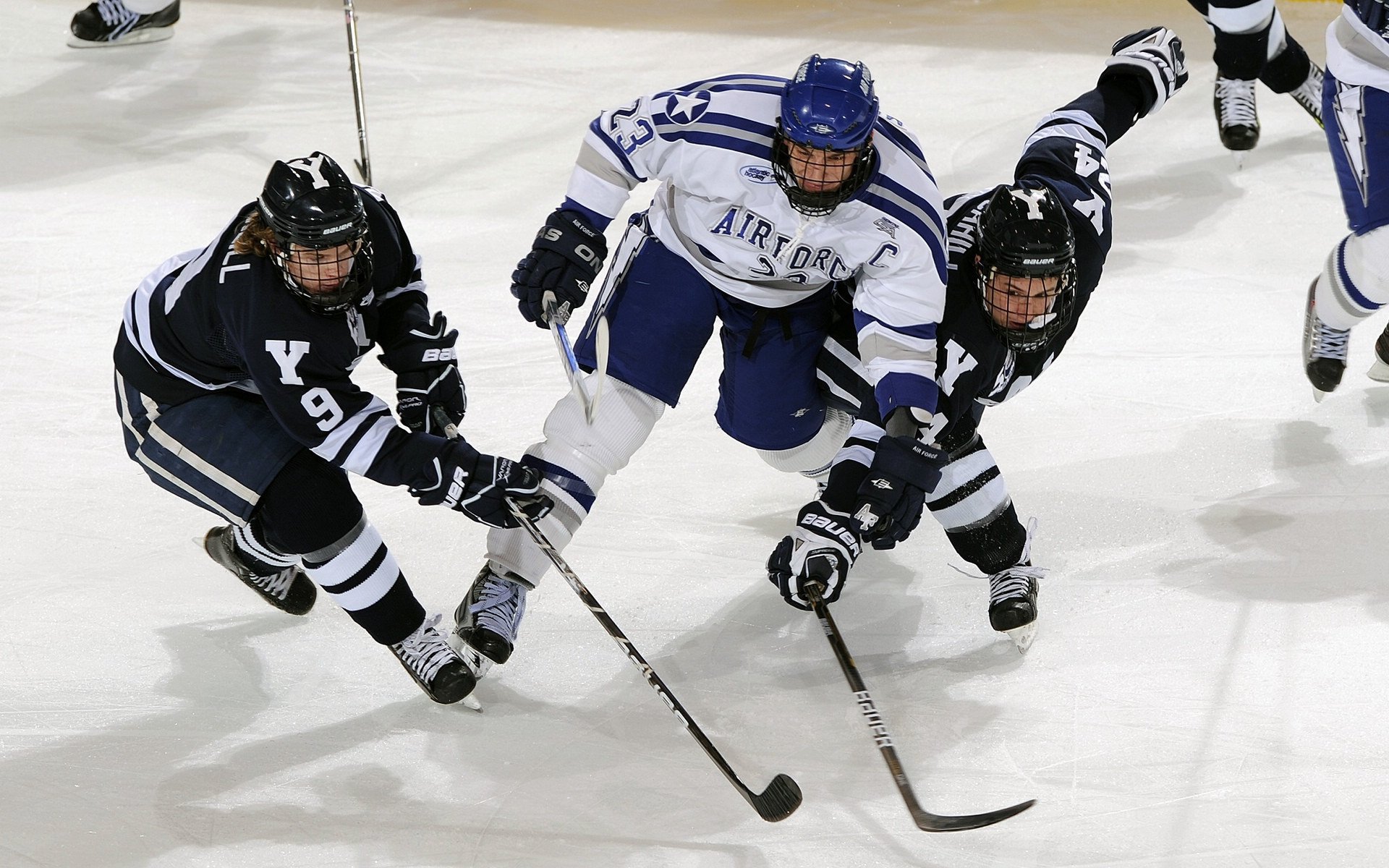 乌克兰铁血阻击，皇马绝境中的王权守护